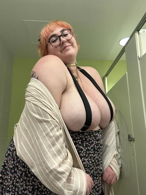 is this outfit work appropriate? 😉