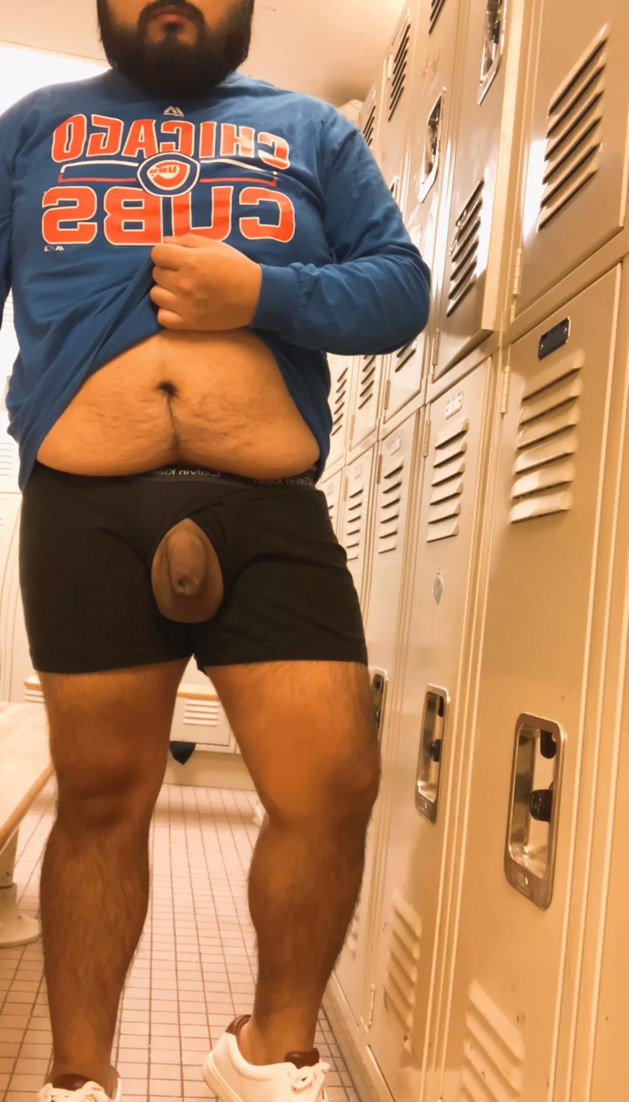 Just finished my workout . Now who wants to workout their mouth and take me from soft to hard? Latin Bear here - Hopefully you all enjoy my pic. Open for beard.