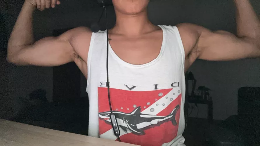 Kiss my biceps or lick my pits ?