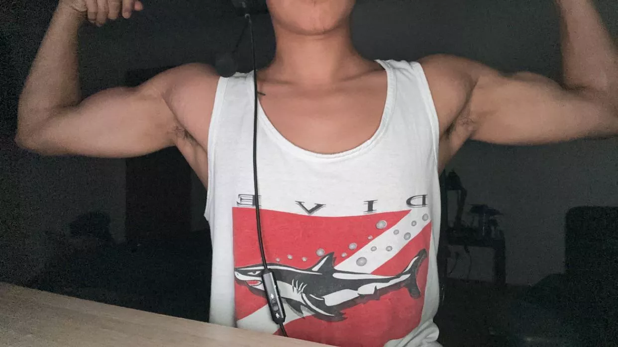 Kiss my biceps or lick my pits ?