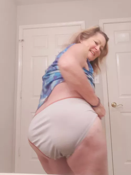 My butt looks so nice and round today