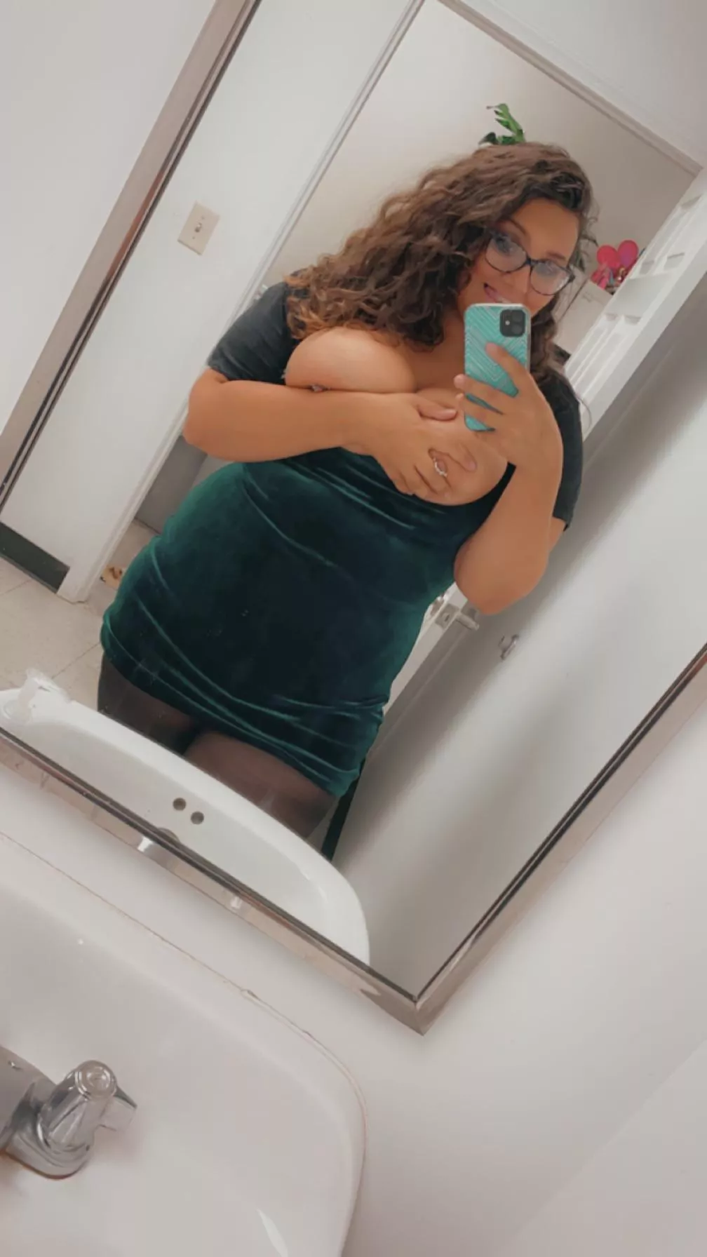 Pov your my coworker-I left the door open so you’d catch me taking this selfie, what do you do? 😏