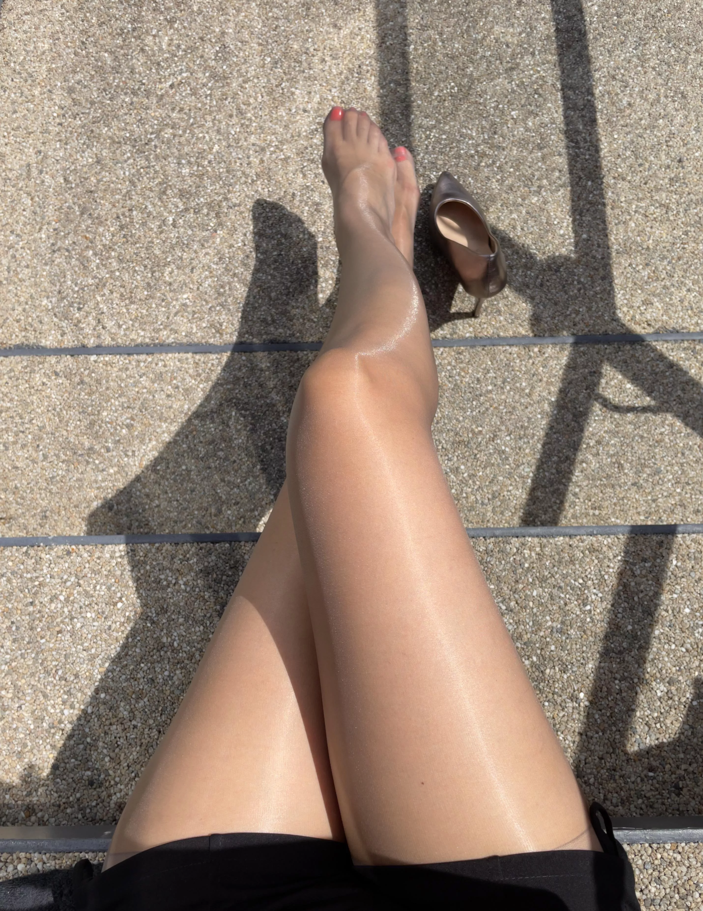 Shiny grey pantyhose today…😉