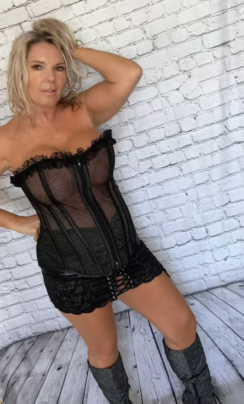 slutty mummy demands your cock is ready!!