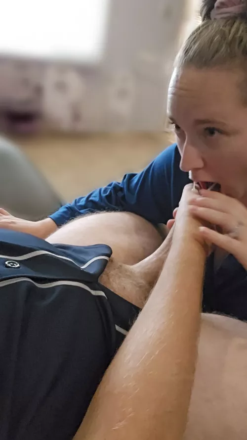 Taking another guys load in my mouth like a good girl 😈