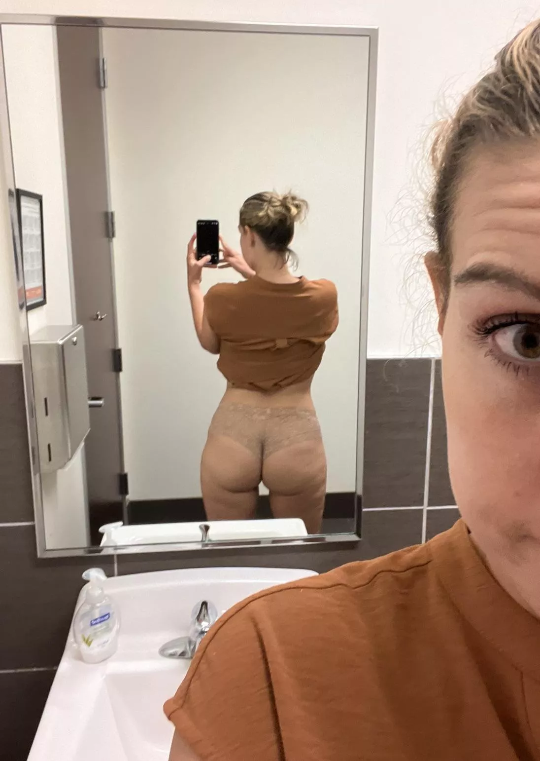 Wife’s ass deserves a huge cock?