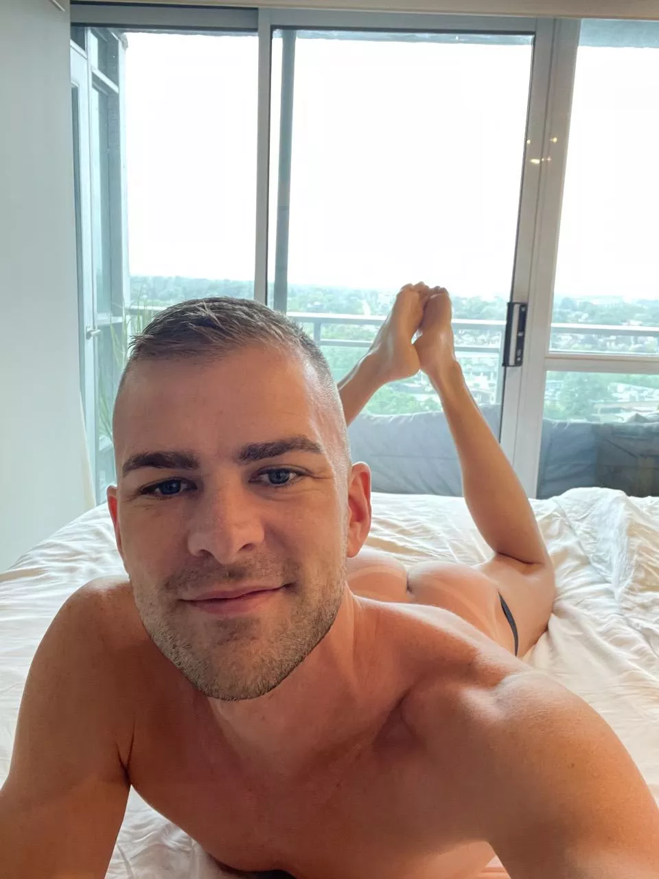 Zoom for the thong tan lines