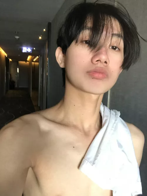20 Asian am I ur type? Feel free to dm me
