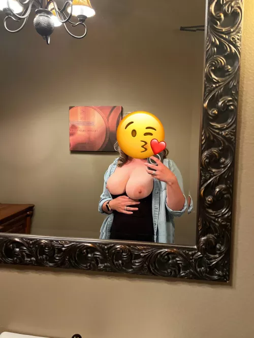 Bathroom selfie to hubby