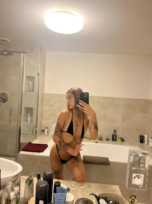 Cute lil mirror pic 😉