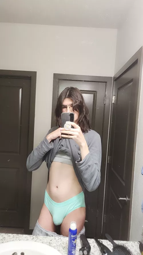 haha i didnt see you staring (^_^;)