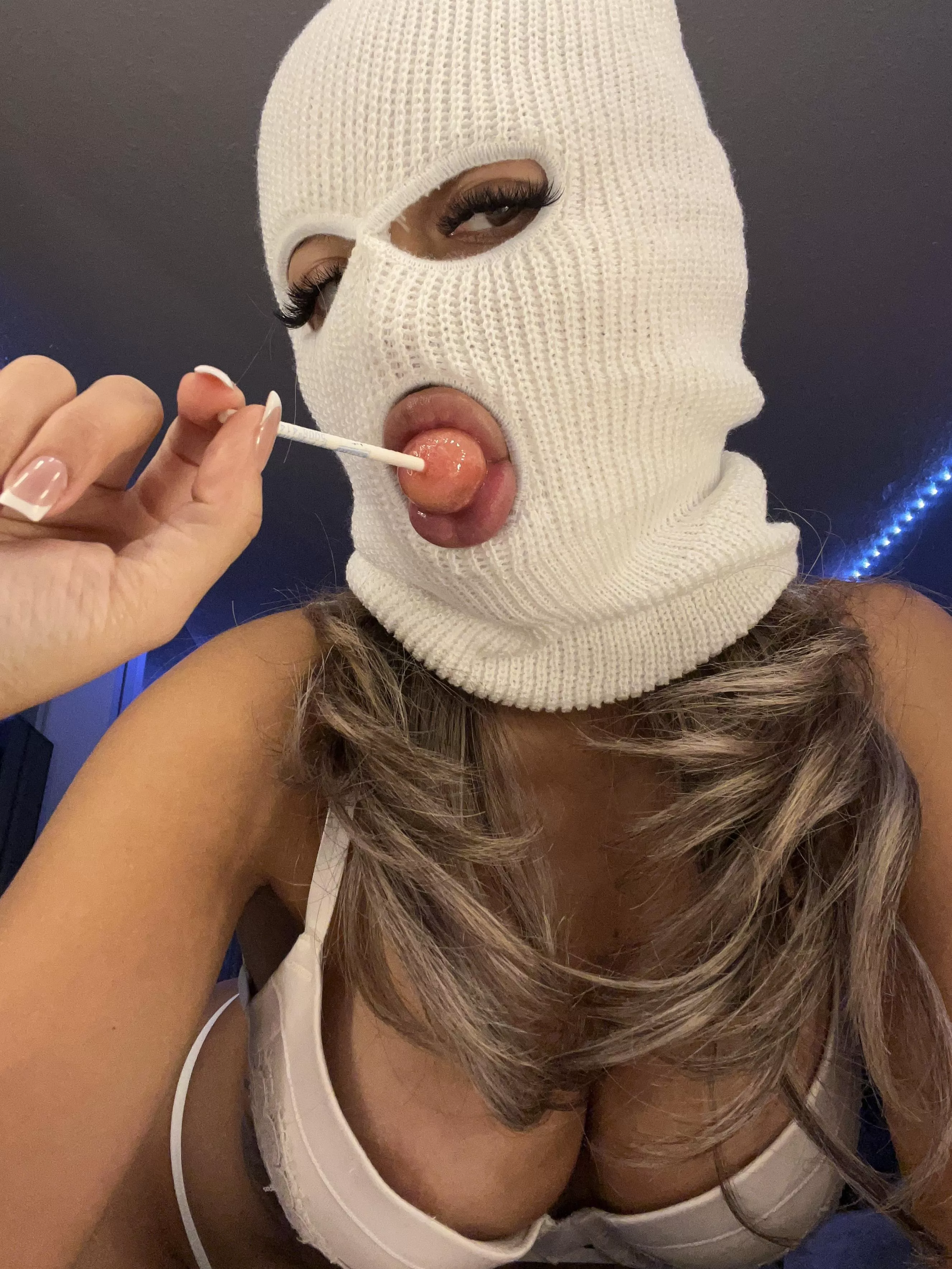 I think it's time for you to take this white set off!!!