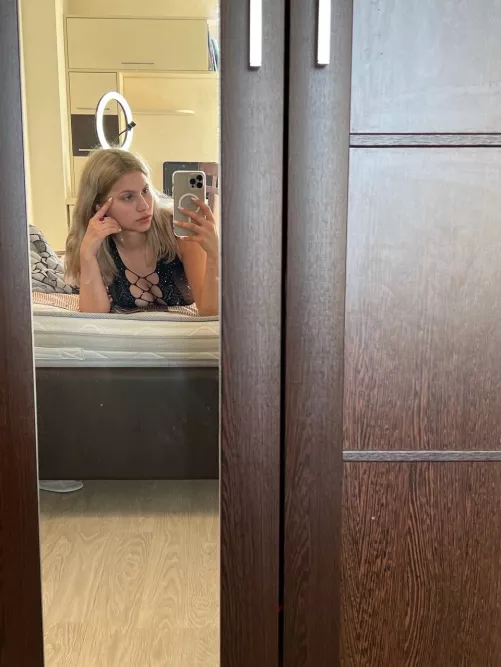 I'd love to seduce you baby ;)