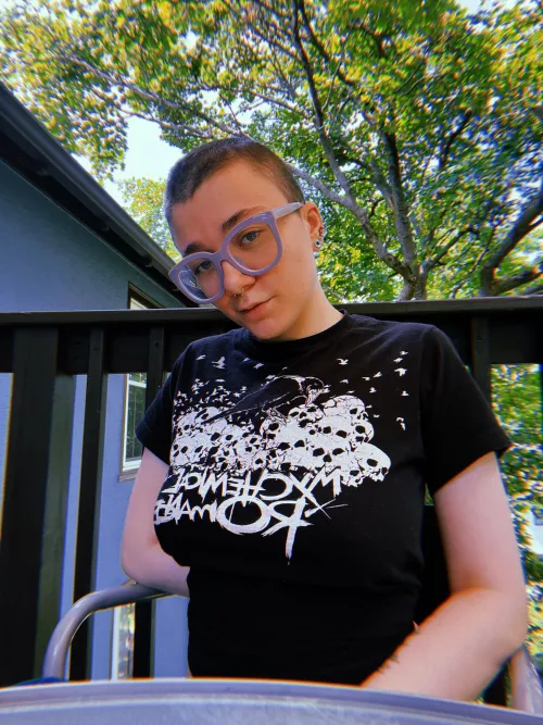 Just a bald gal who loves mcr (: [F]