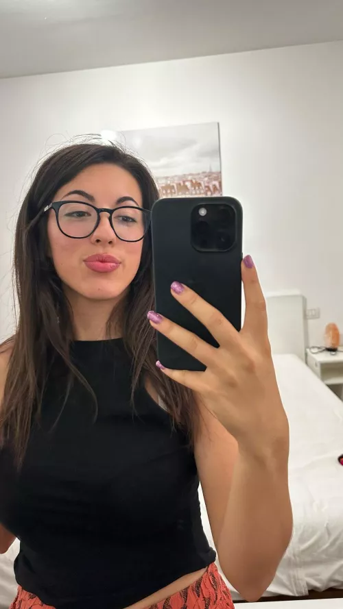 Just a girl in front of the mirror tired of studying, help me F19