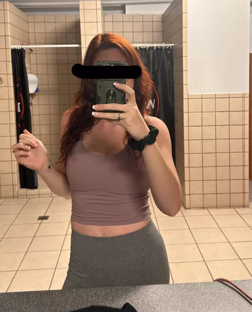 Quick workout and selfie in the school gym… would you spot me…