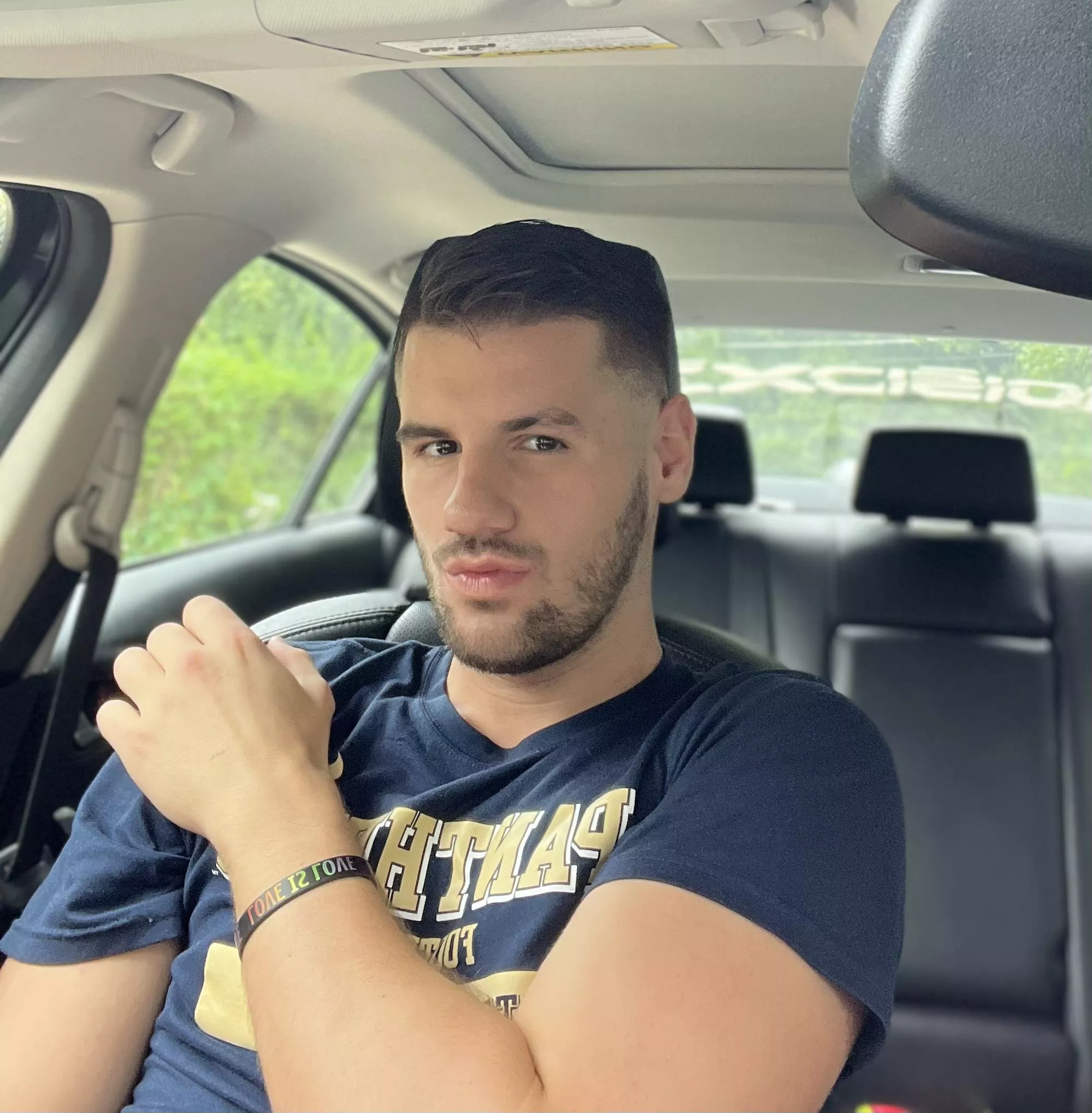 Recently single and starting to put myself out there :) hope all has a nice weekend