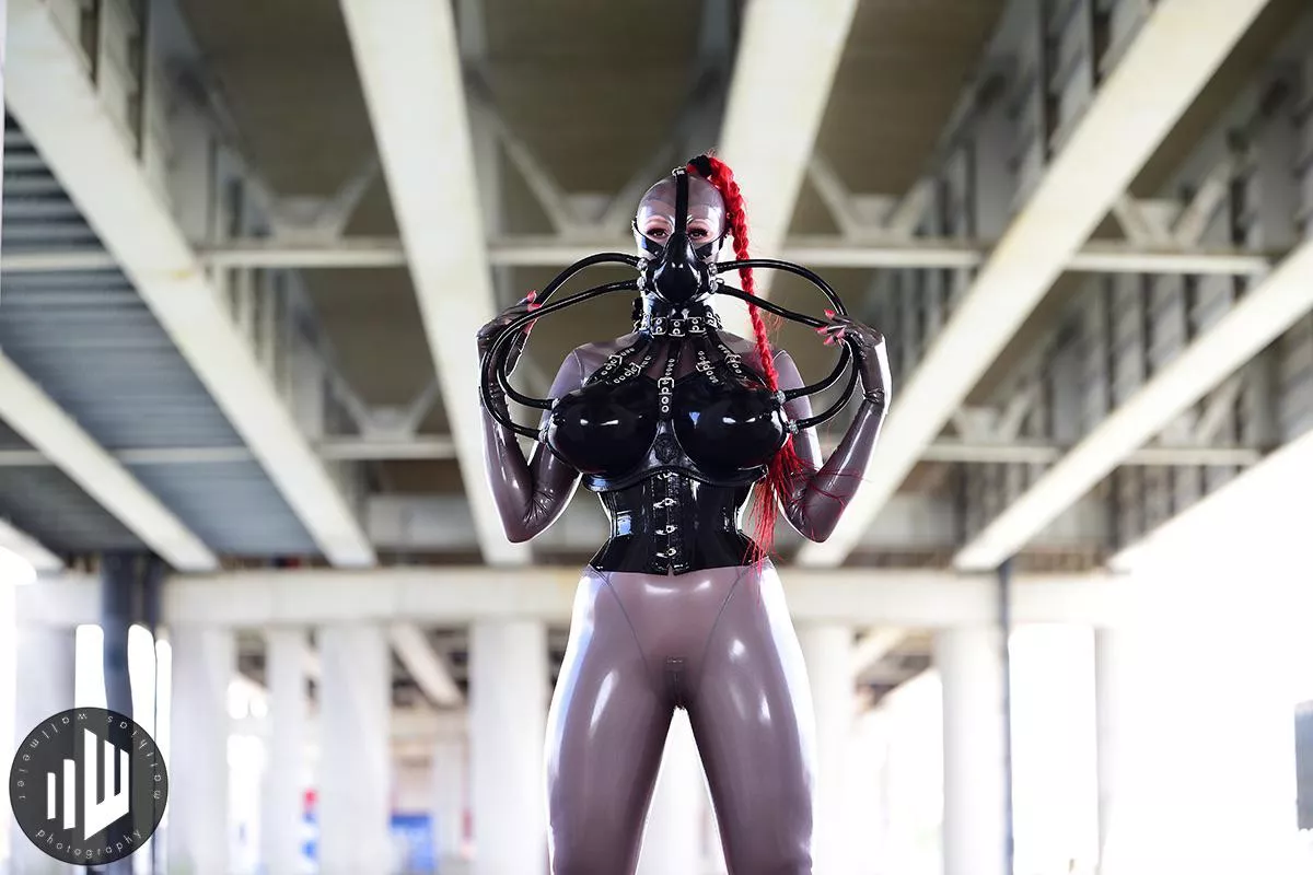 Wearing my new metallic platinum latex catsuit and matching hood for the first time. Combined with my torpedo boobs by Rubbers Finest.