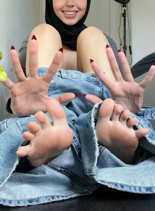 What's your favorite thing about my feet? 🫣