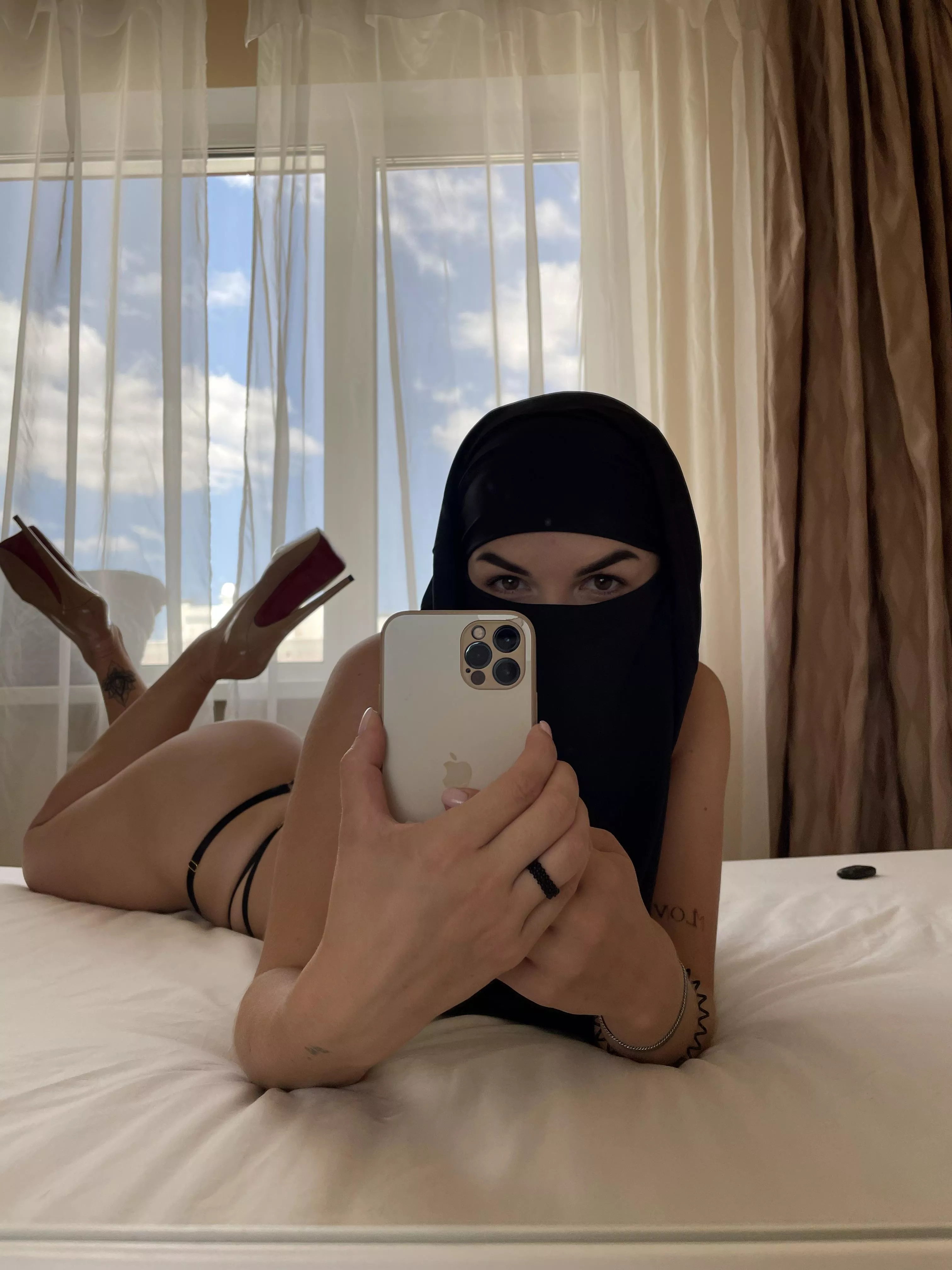 would you like to do a photo shoot with me?