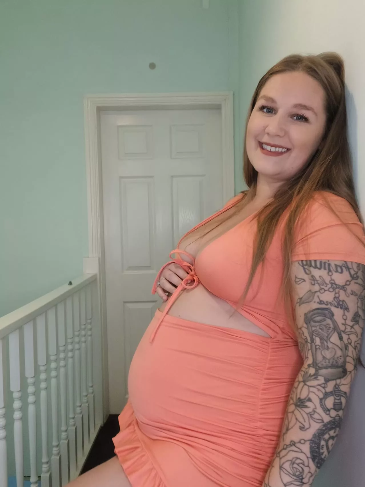 You know a girl likes to be filled with cum when she's already pregnant 😈