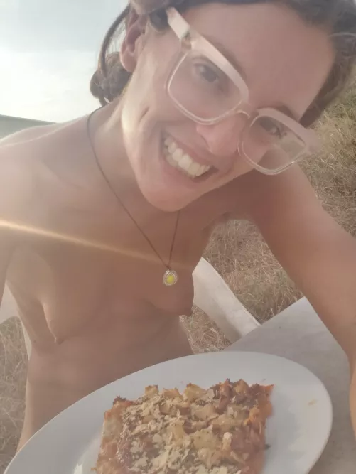 Homemade aubergine & tofu pizza for dinner tonight (pizza base was store bought). What are your favorite pizza toppings ?