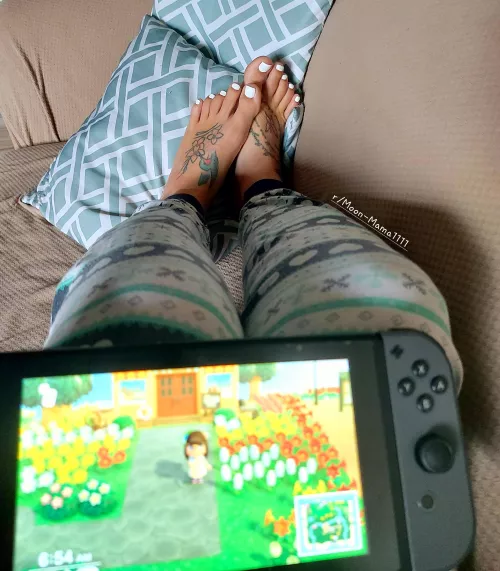 I need somewhere to rest my feet while I play my game.