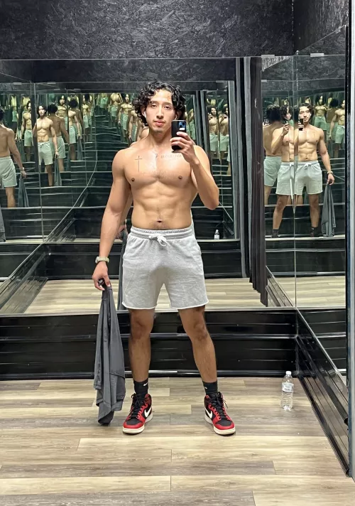 In case you haven’t noticed, I love gym selfies