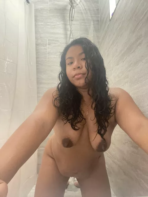 just a young cute milf 😜💕