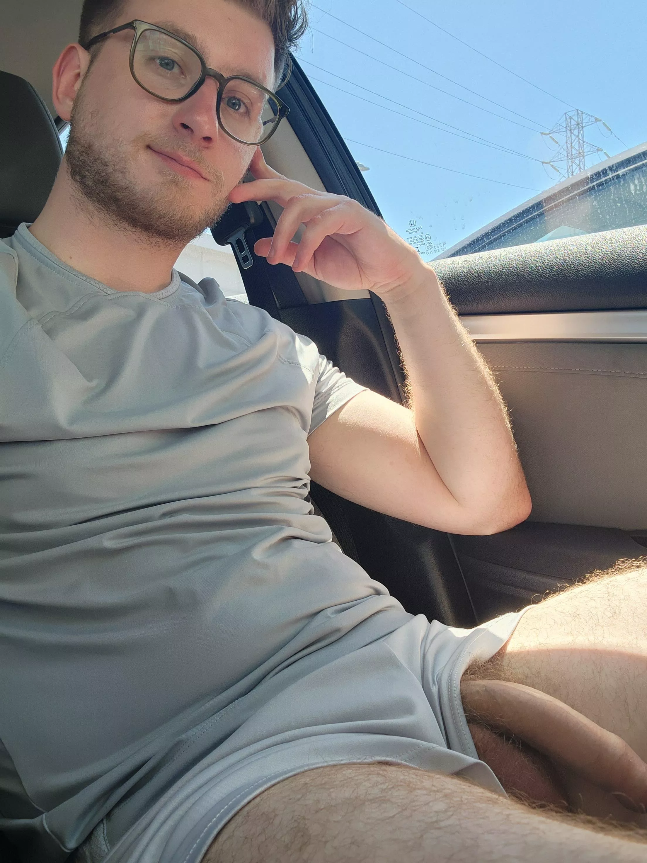 Just browsing for a mouth to use good👅