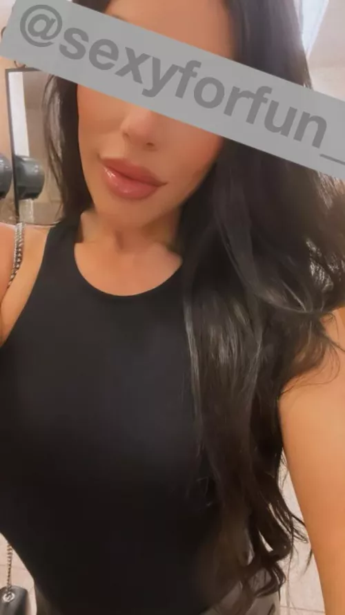 Night Out for this Latina Milf.. 💋