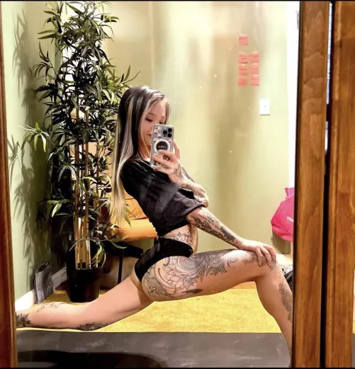 skinny thic or something