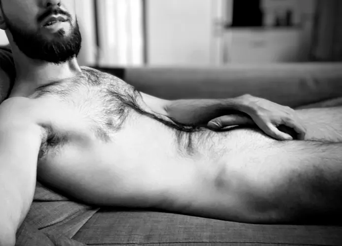 Wanna Netflix & Chill with an uncut 29y French Guy?