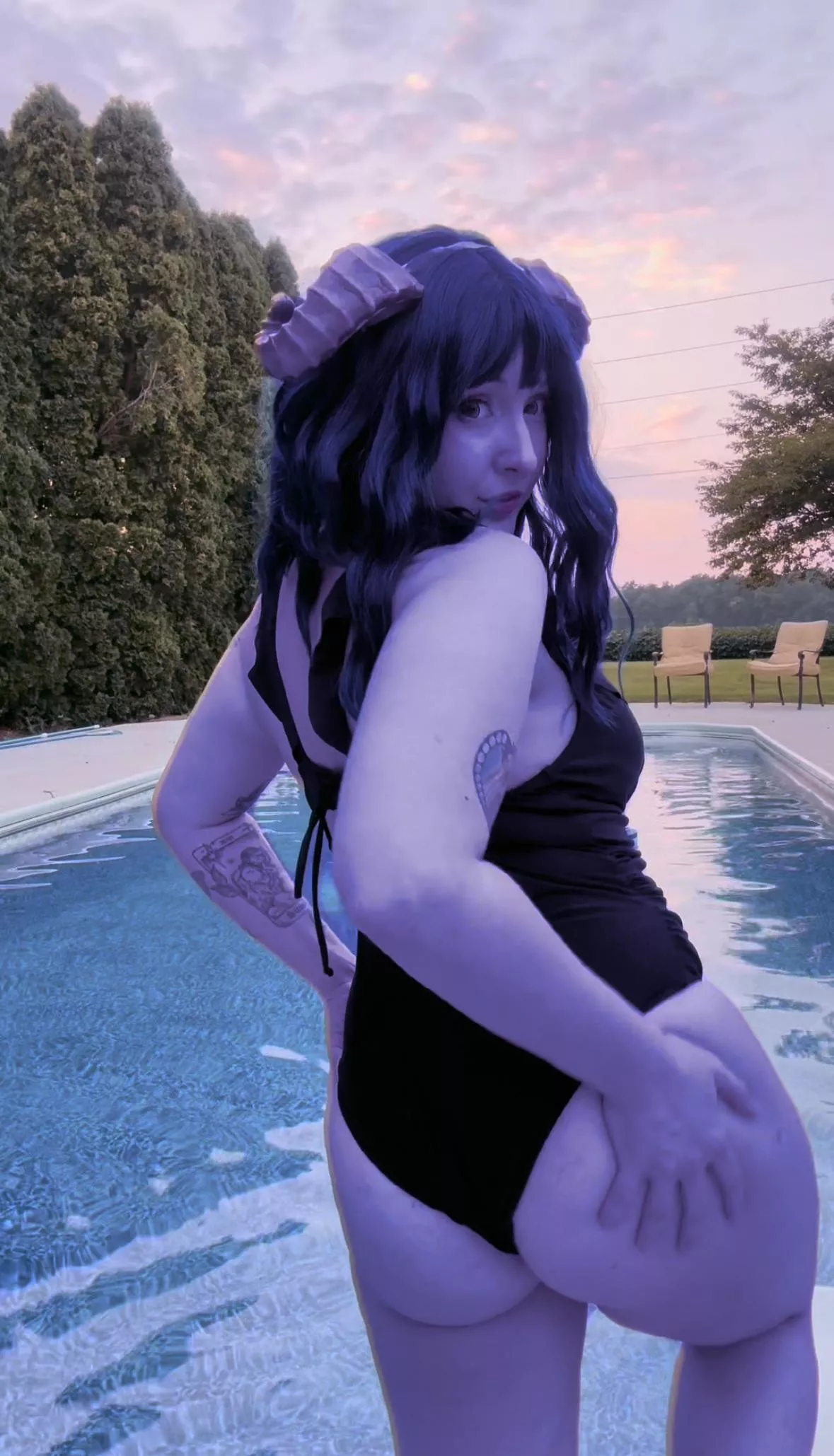 Wanna take a dip in the pool with a flirty Tiefling?