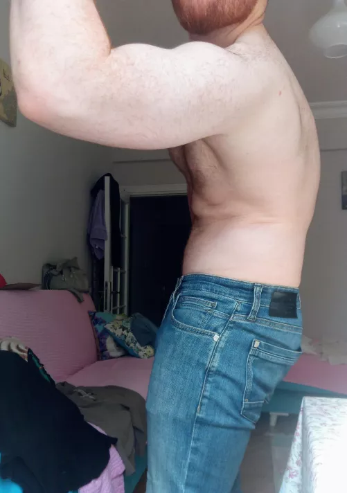 WOW! Thanks for 500 followers! Anyway... To celebrate, here's an intrusive bicep pose 💪