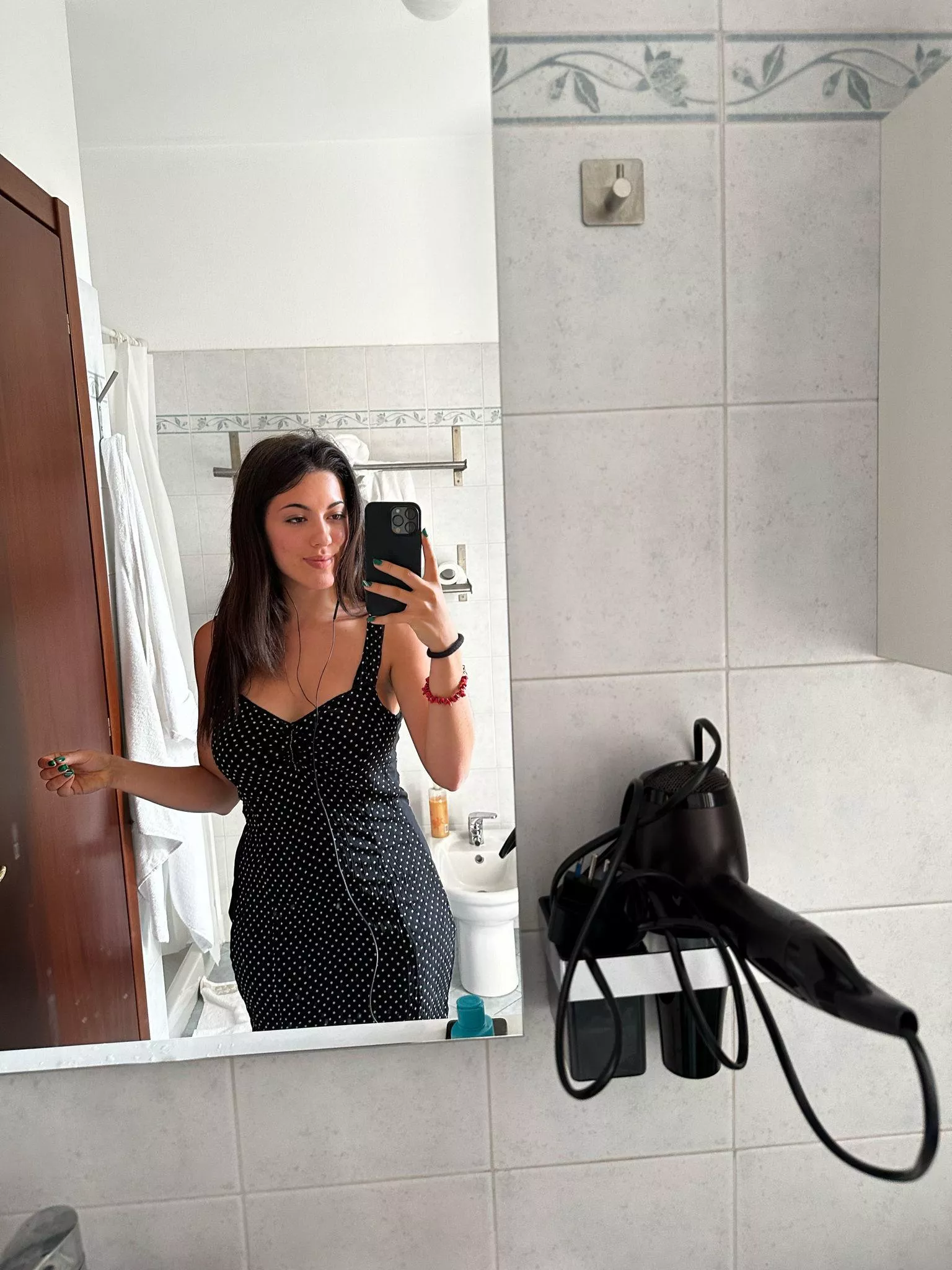 Catch a glimpse of her charm in a mirror selfie F19 OC