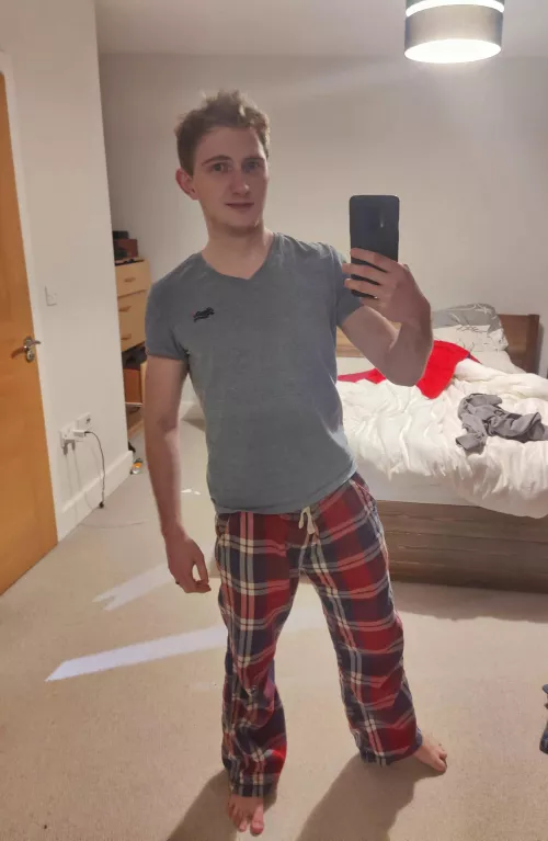 Come watch movies, eat pizza and cuddle with me all night long?