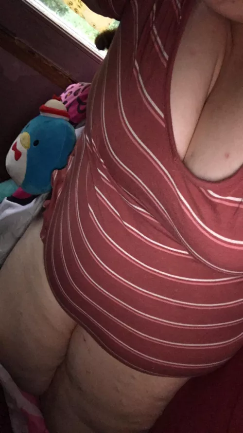 needin someone to cuddle with😭