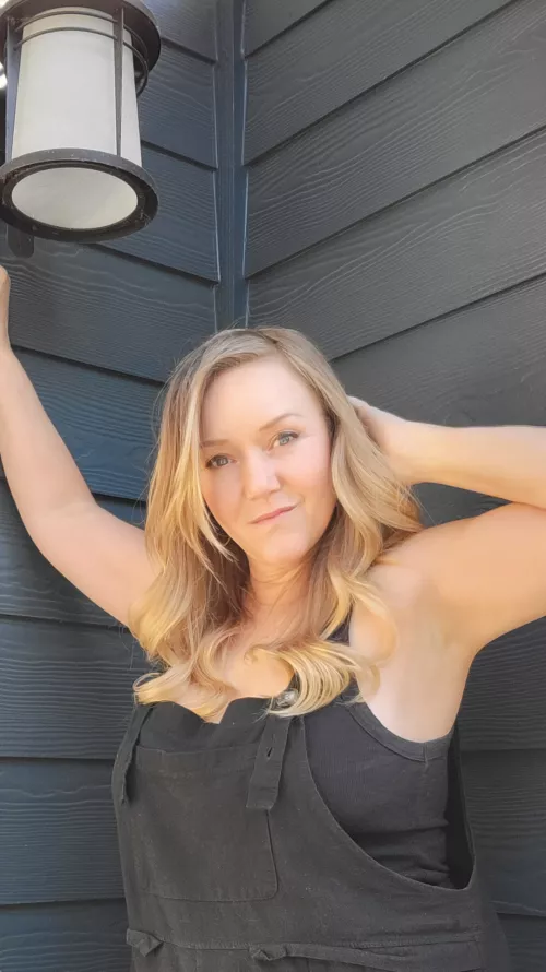 Sexy armpit? [F49]