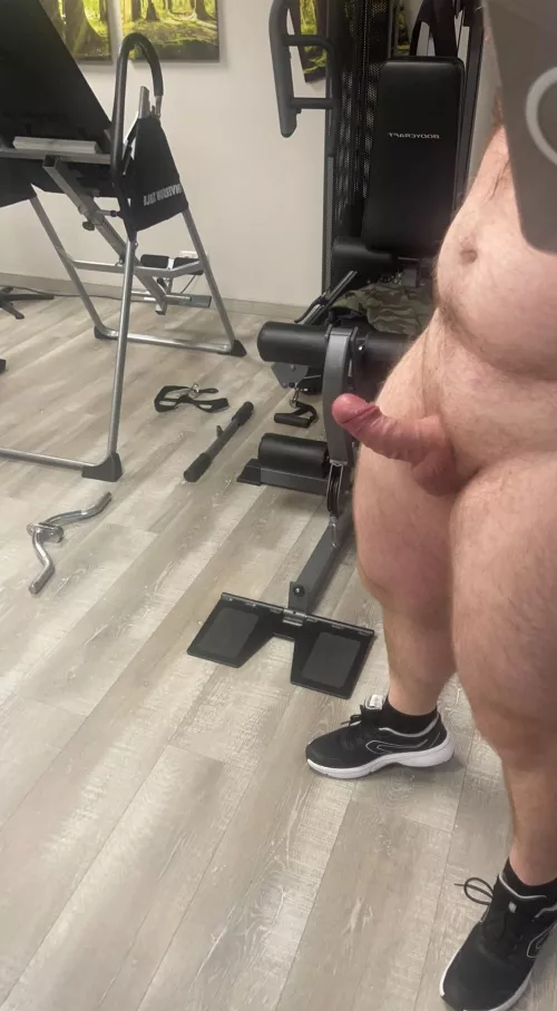 Under my Last Post, someone toled me to have a accedental dick Slip in the Hotel workout room… lets say the accedent was a Little Bit bigger
