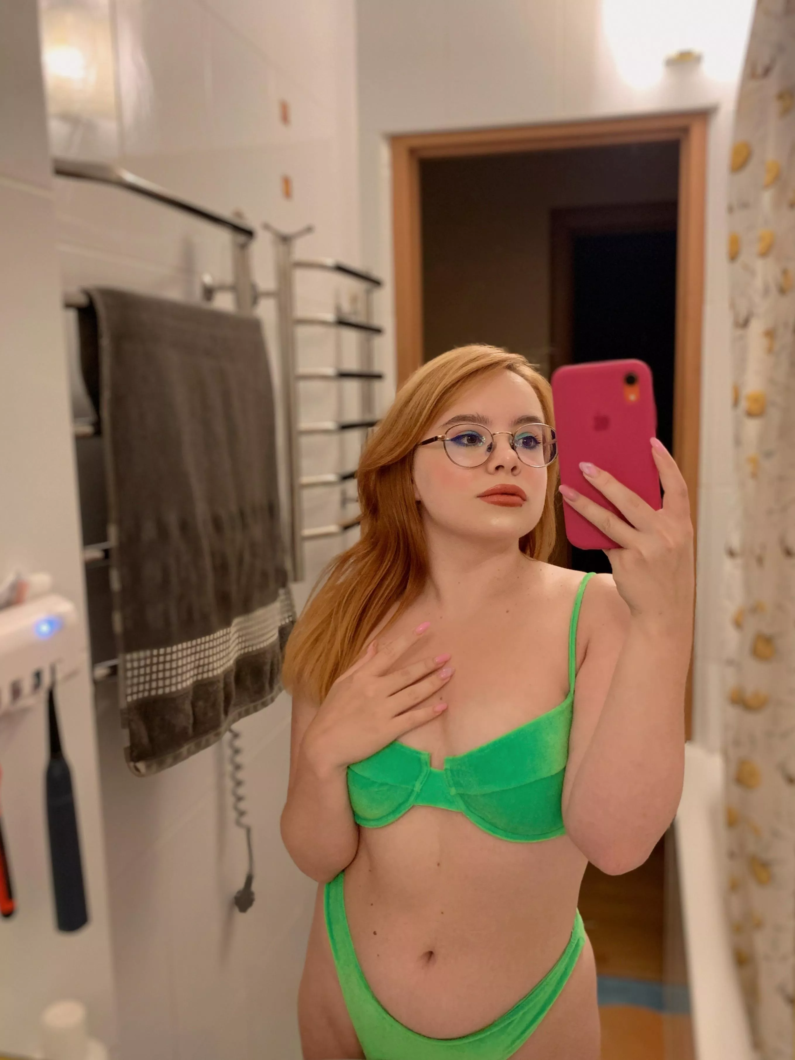 do I look good in green? 💚