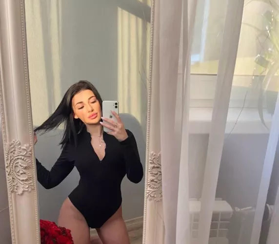 Do I look good in this mirror?