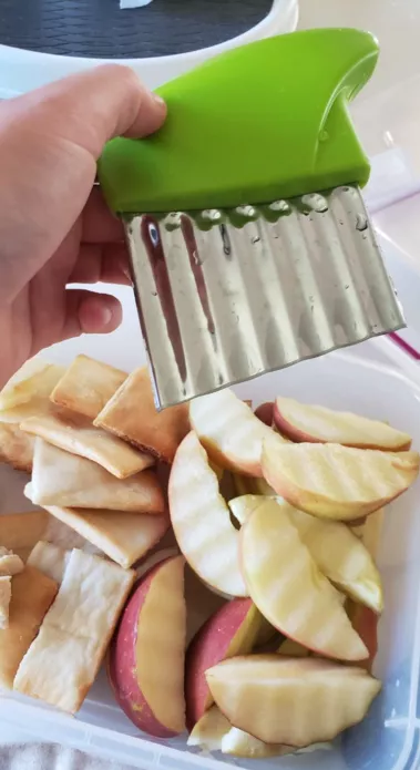 EEEEK !! I love love this cutie tool to help cut my fruits (: It even makes a cute crinkle cut too !!