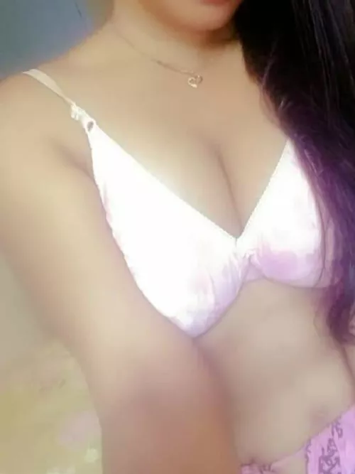 Looking to share and trade pictures of Indian couple M31 F29. Skype is ++. DM with sample if interested. Must be able to verify