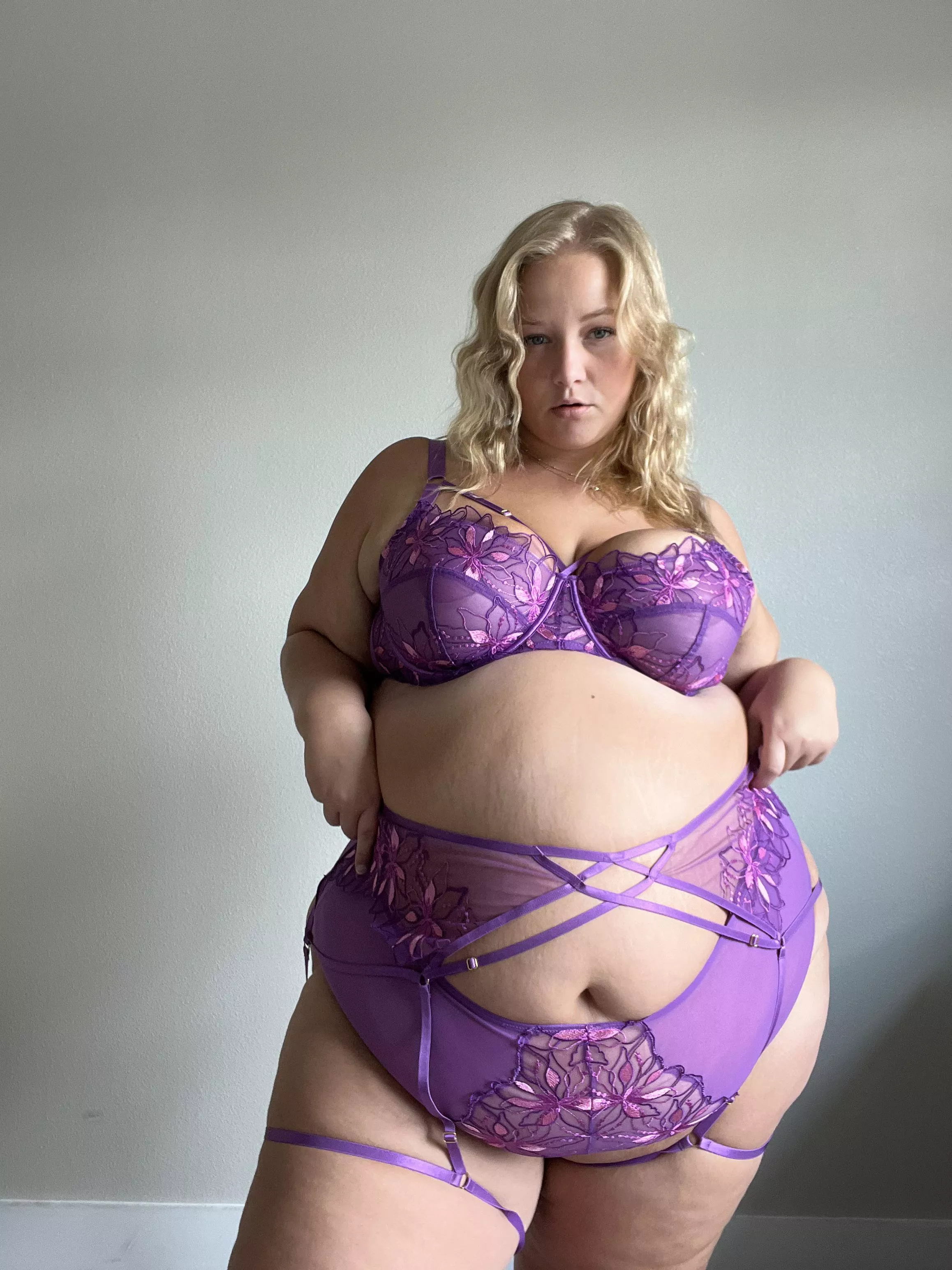 Love the way my belly looks in this set