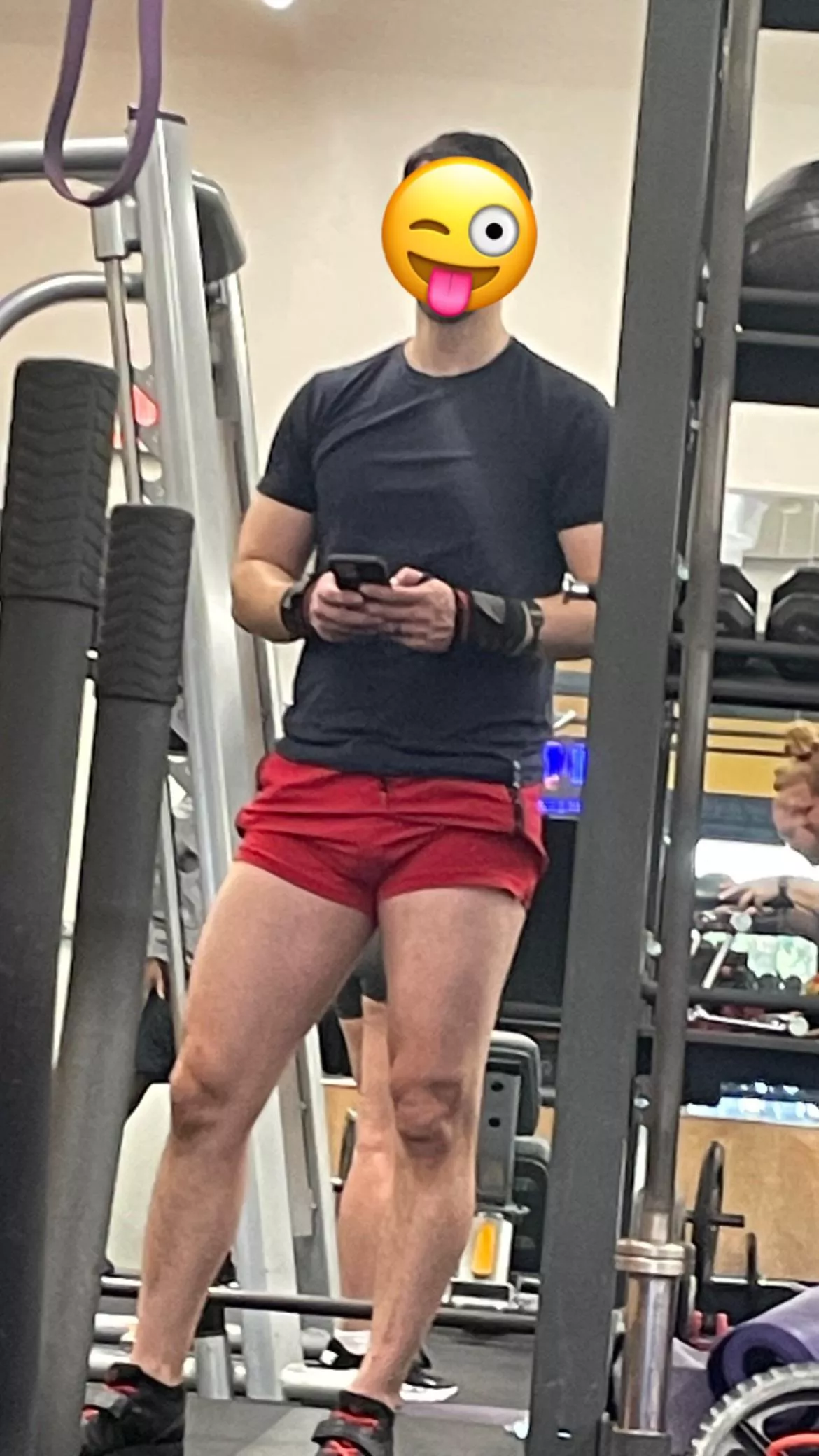 (M) when your gym crush notices your bulge and sends you a pic of her view across the gym 🏋🏻‍♀️