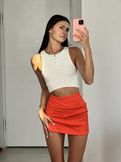 My fantasy is to be creampied in my red skirt and taken out on a date 👀