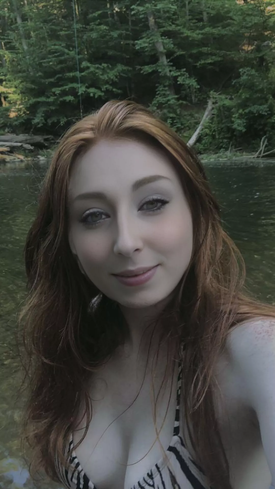 Saying Hi from my lake vacation today! [24 F]