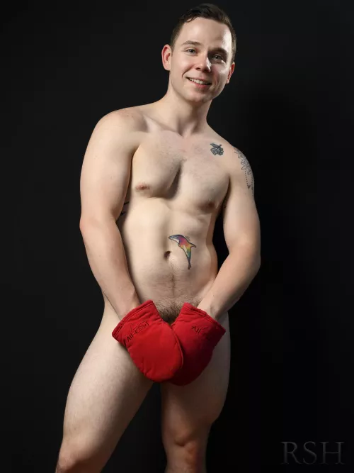 The oven mitts aren’t covering any ink 😌