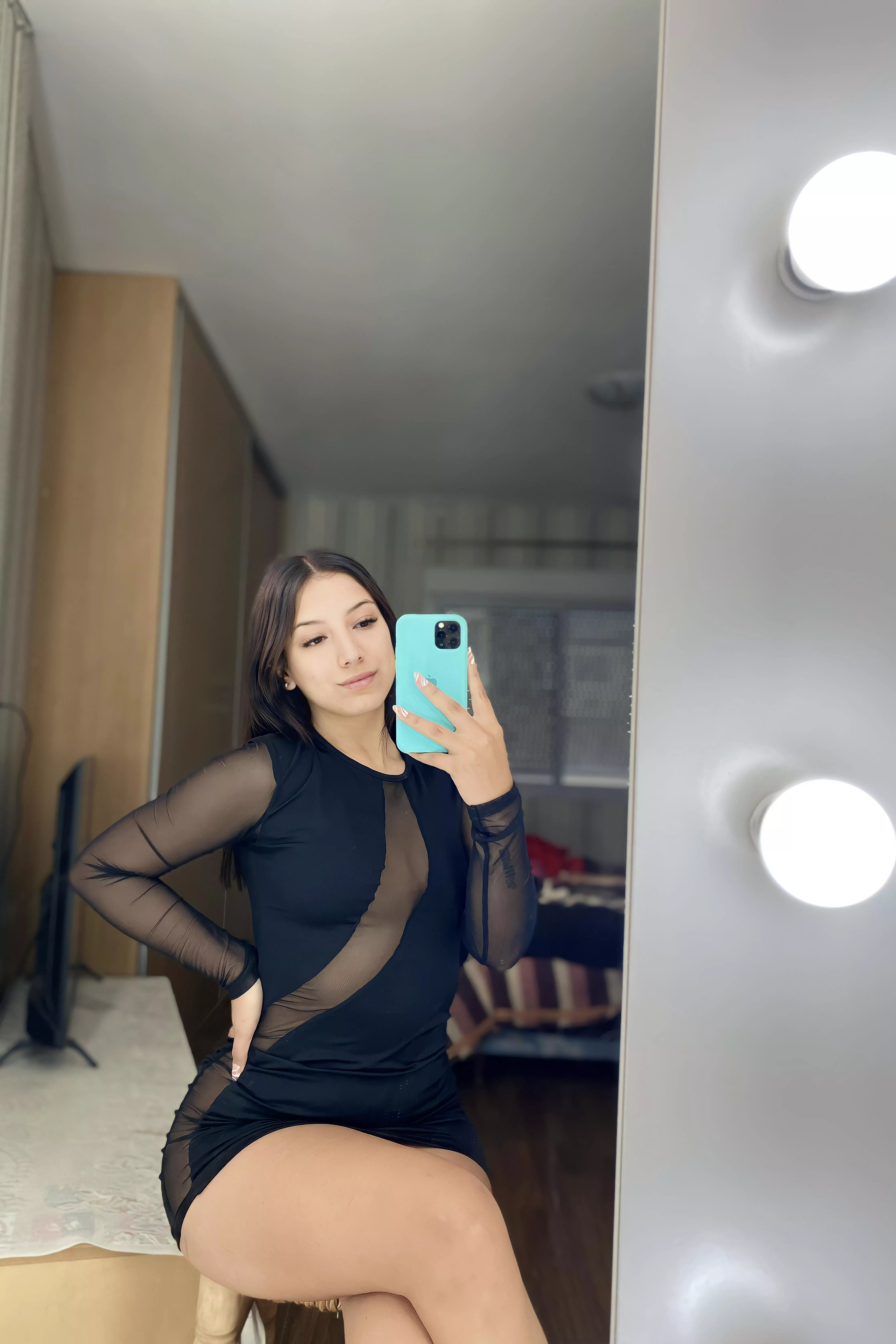 They told me black dresses suit me, is that right :)